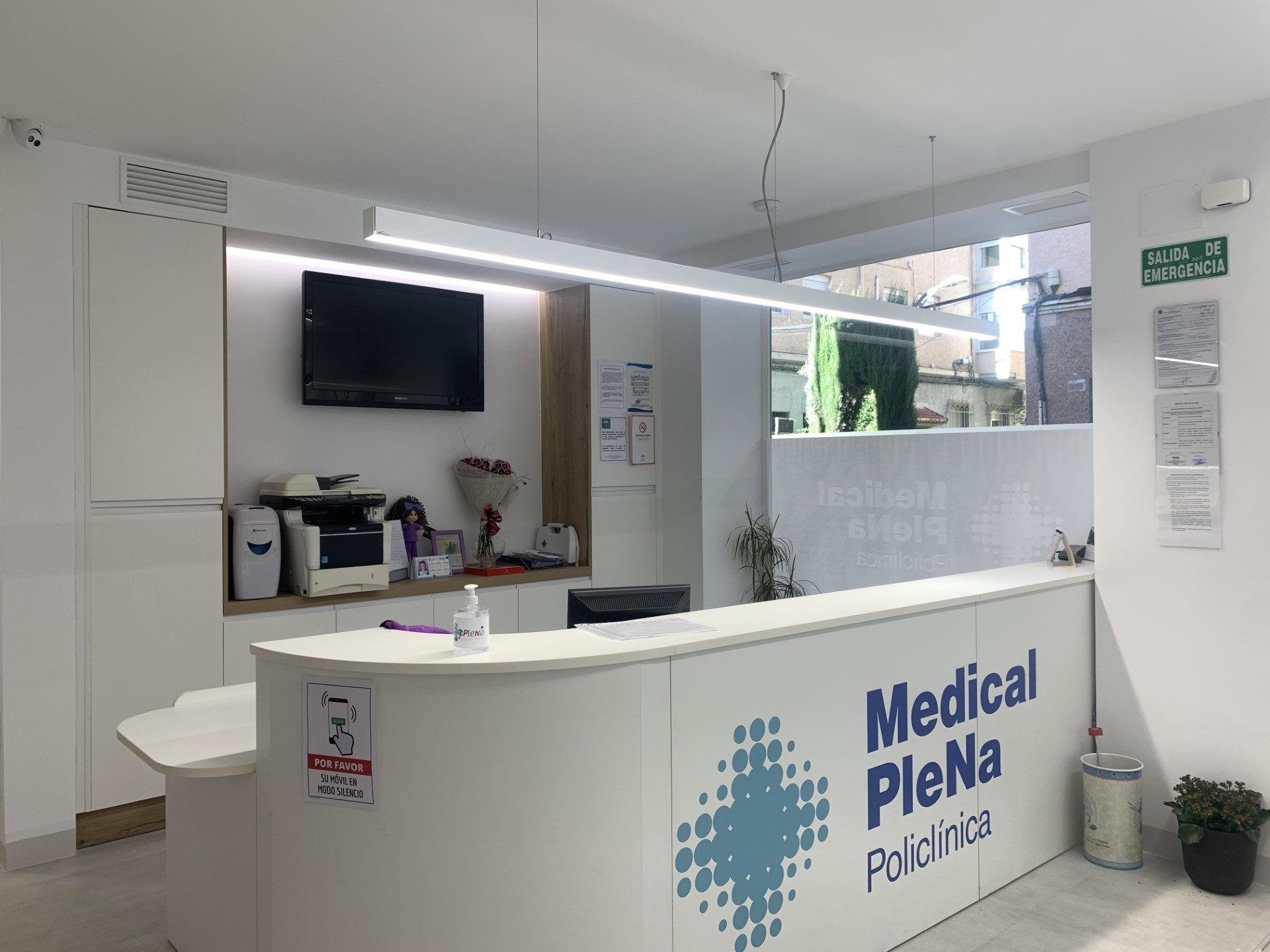 Local comercial destinado a Policlínica médica en calle Mirlo (Granada)