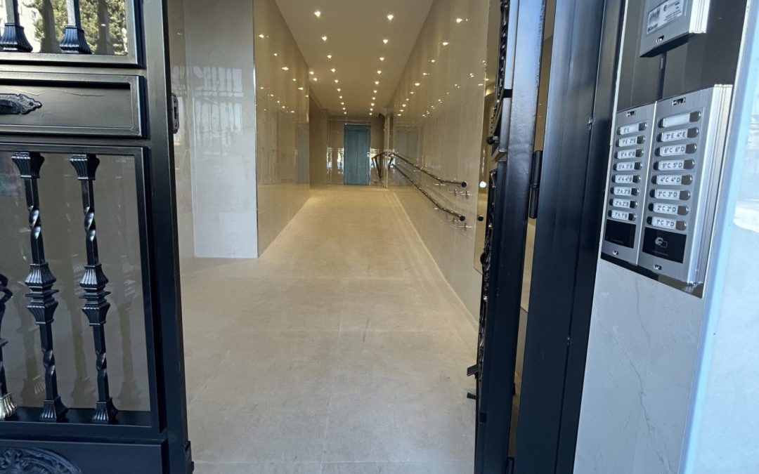 Reforma de portal en la calle Alondra, Granada