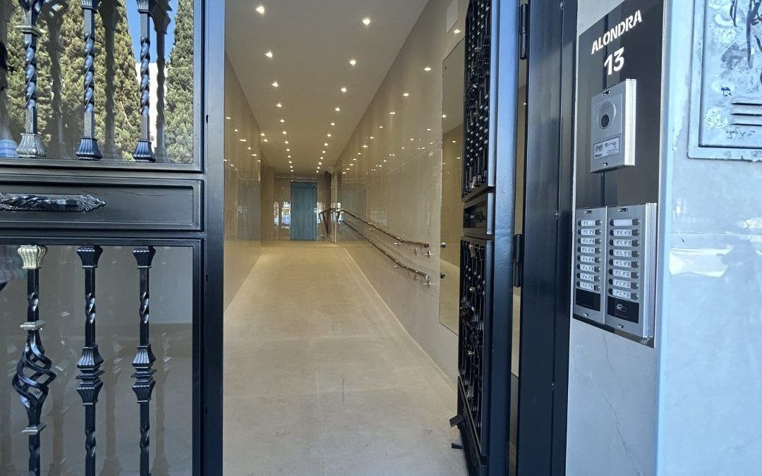 Reforma de portal en la calle Alondra, Granada