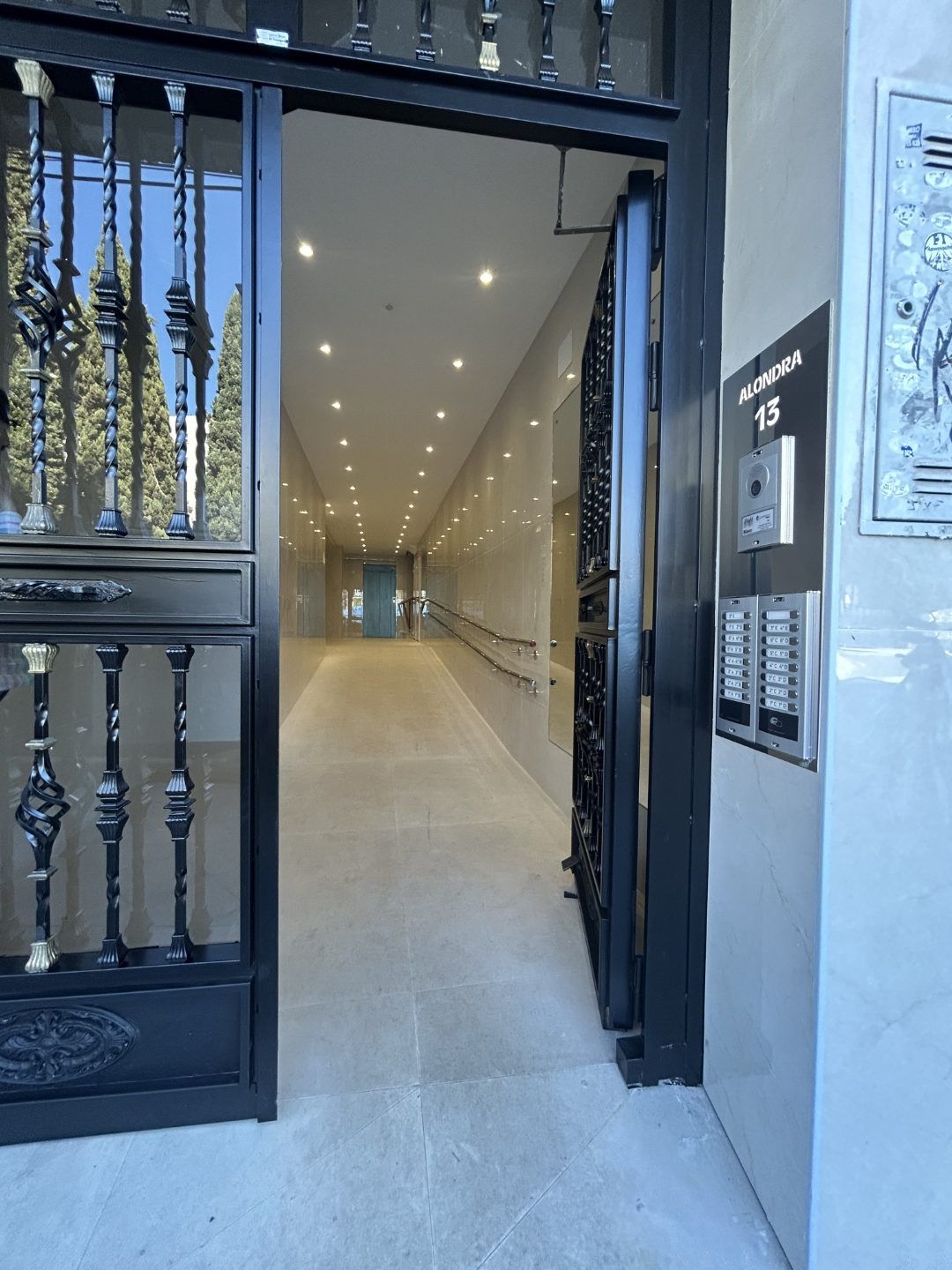 Reforma de portal en la calle Alondra, Granada