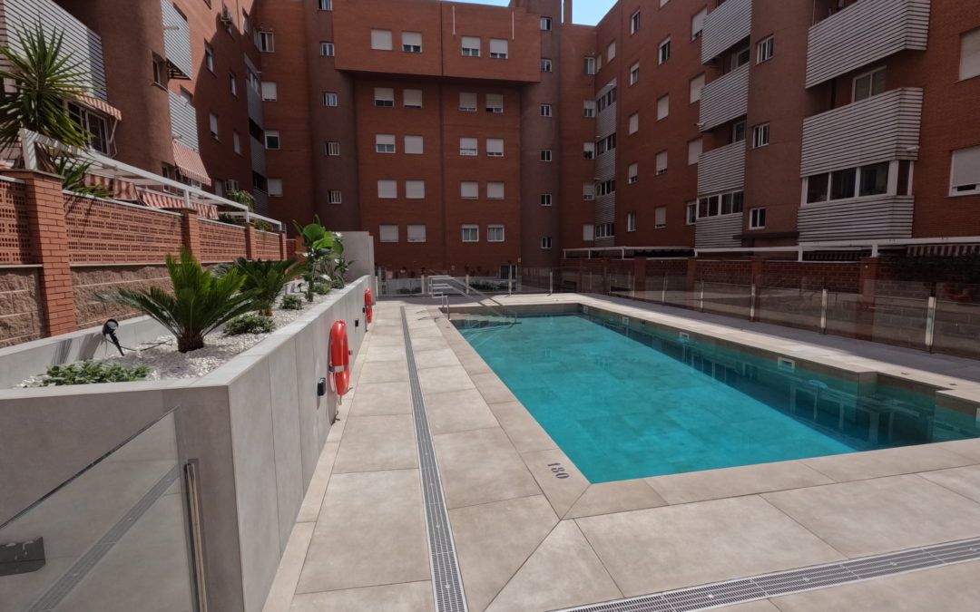 Piscina puerta Granada