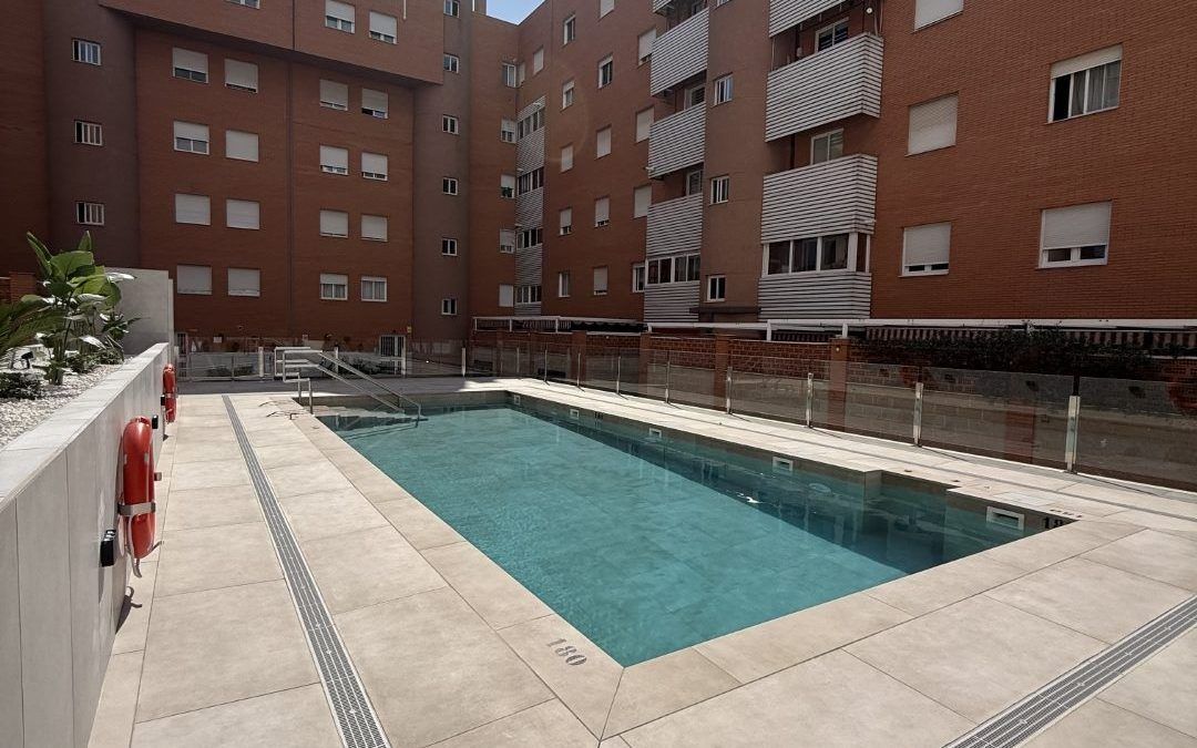 Piscina puerta Granada