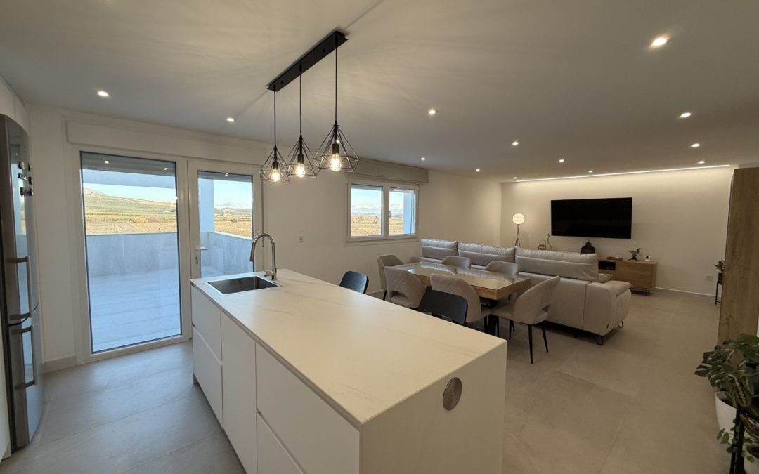 Autopromoción en la fábrica, Loja