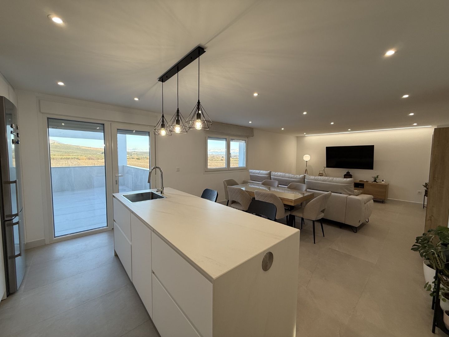 Autopromoción en la fábrica, Loja